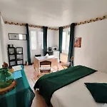 Bed & Breakfast D'hotes, A La Nuitee