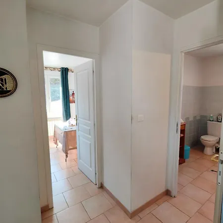 Bed & Breakfast Etage Privatif Au Calme - 2 & Salle De Bains Barret-de-Lioure